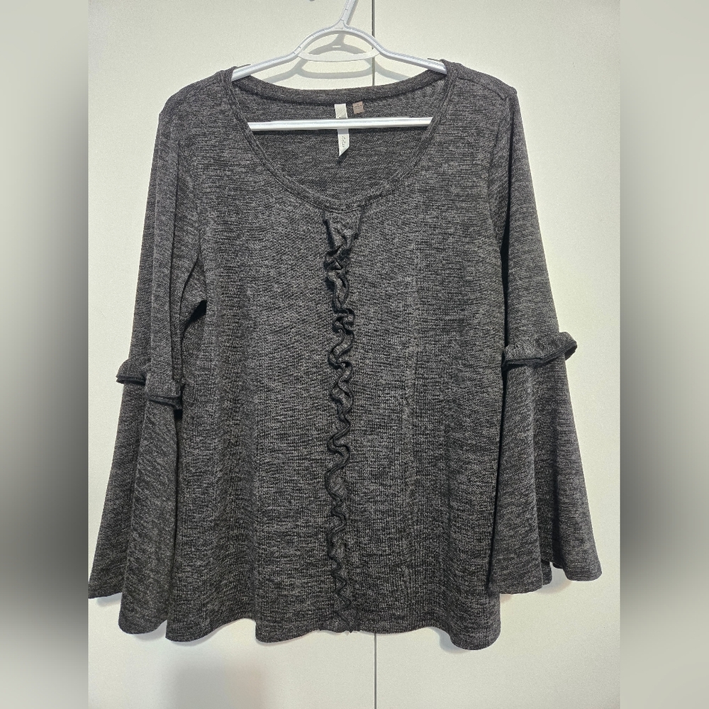 NY Collection Gray Ruffle Down the Middle with Bell Sleeves Top- Size Medium